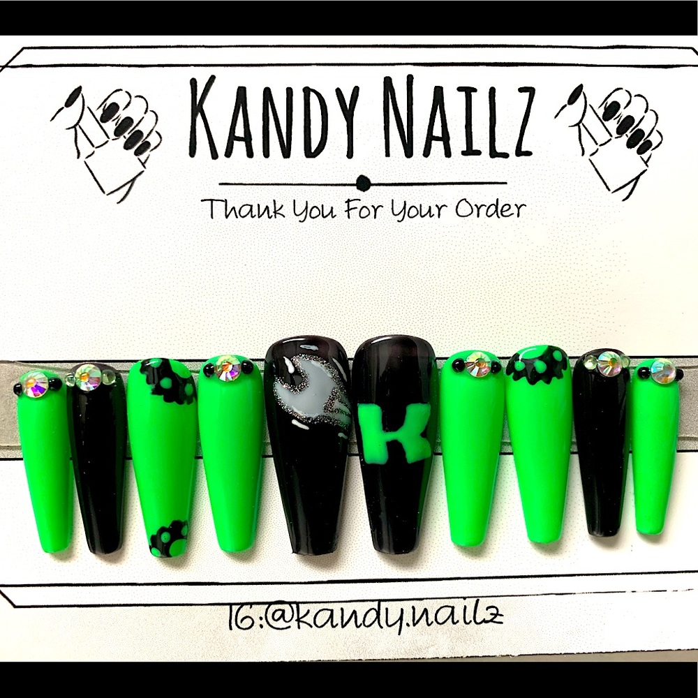 “Kawi Girl” 💚 Hand Painted Press-On Nails